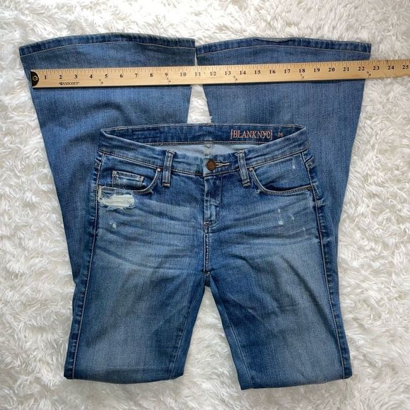 Blank NYC Wide Flare Leg Distressed Blue Jeans, size 26 - Picture 8 of 9